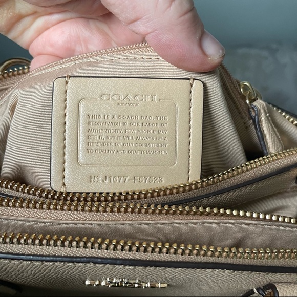 Coach
MINI CHRISTIE CARRYALL IN CROSSGRAIN LEATHER - beechwood - Picture 15 of 15